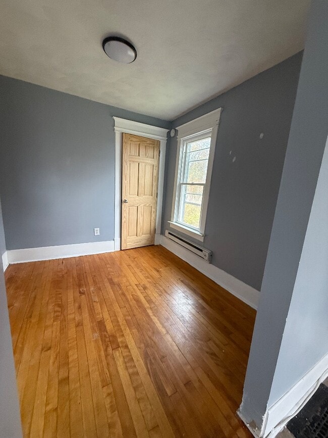 Building Photo - 912 Saratoga St