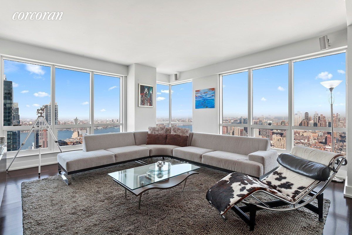 Primary Photo - 350 W 42nd St