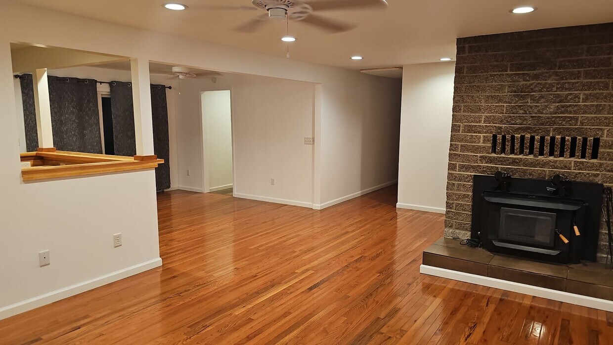Primary Photo - 3BR/2 Bath Home in Susanville