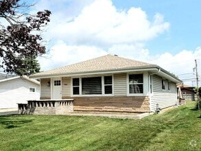 Building Photo - 541 W Belden Ave