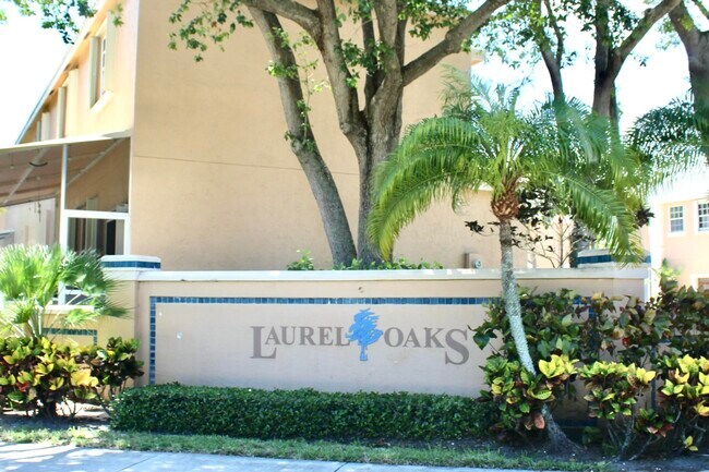 Foto del edificio - 347 Laurel Oaks Way