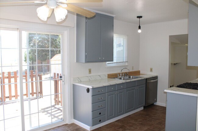 Foto del edificio - **COMING SOON**  3 Bedroom + Bonus Room, 1...