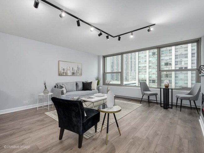 Foto del edificio - 3600 N Lake Shore Dr