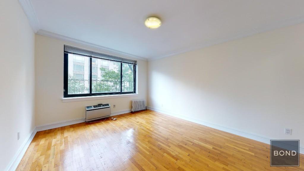 Foto principal - 1661 York Ave