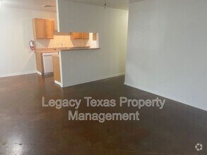 Building Photo - 1322 Country Club Rd
