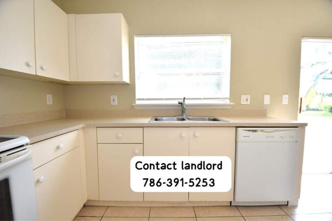 Photo - 2010 SW 112th Ter House