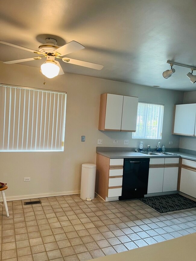 Foto del edificio - 8327 Carr Ct