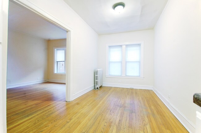 Building Photo - 1337 W Touhy Ave
