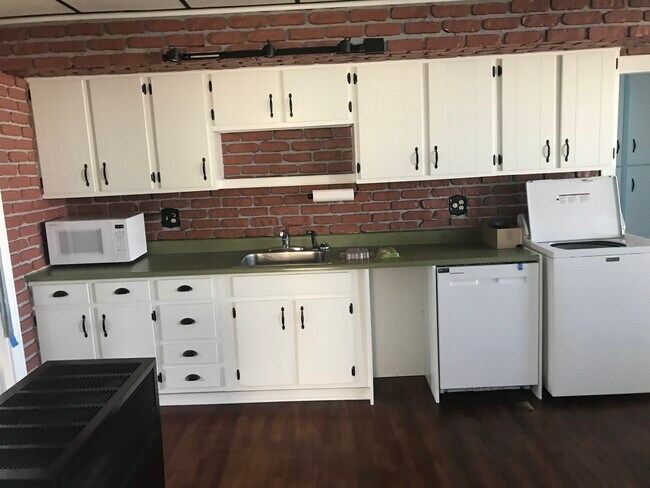 Building Photo - 227 Cartier St