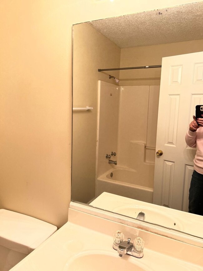 Building Photo - 105 Gala Ct