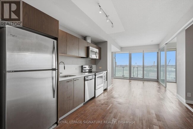 Building Photo - 390 Cherry St