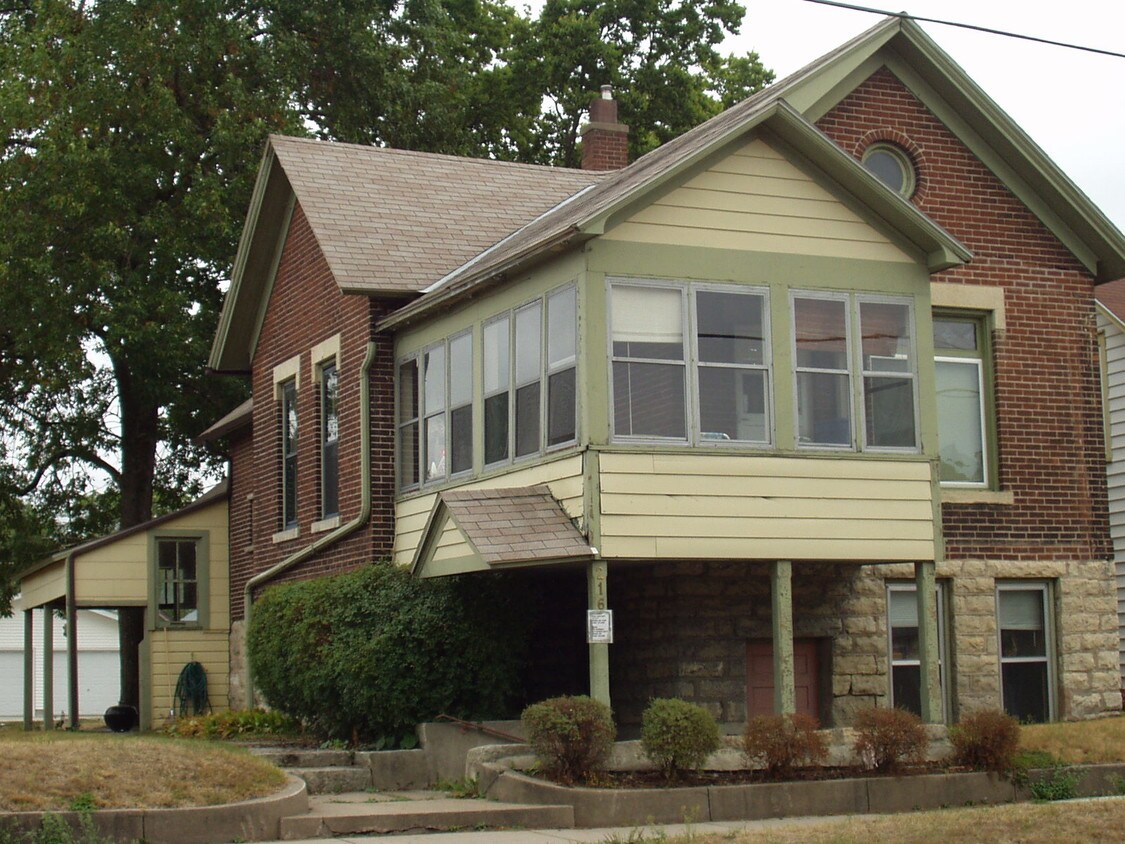 216 High Forest Up - 216 High Forest St