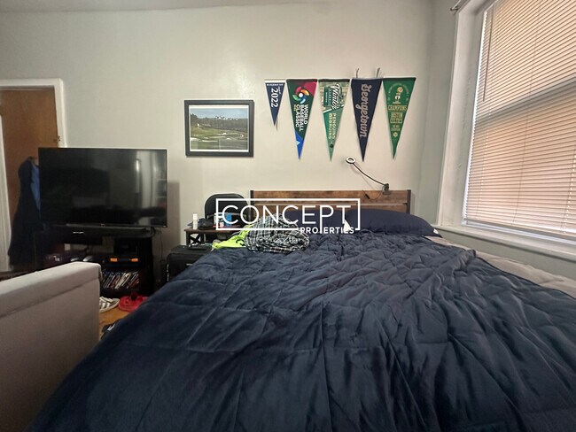 Building Photo - 40 Anderson St