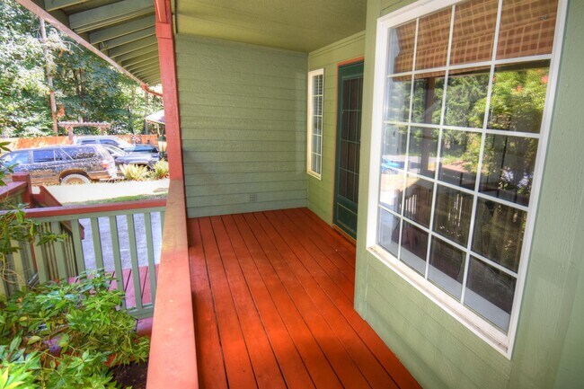 Building Photo - 7643 Kittiwake Dr SE