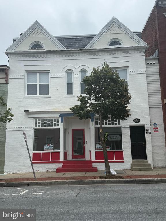 Building Photo - 106 S Market St