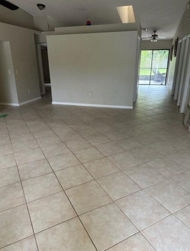 Building Photo - 1245 Staghorn Ct