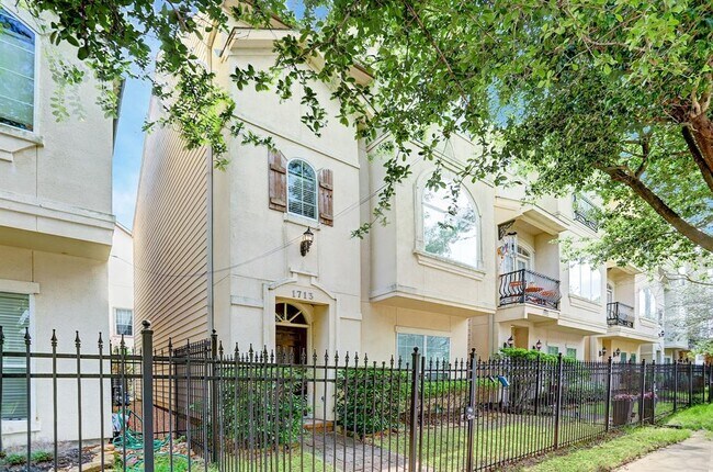 Building Photo - 1713 Spring St