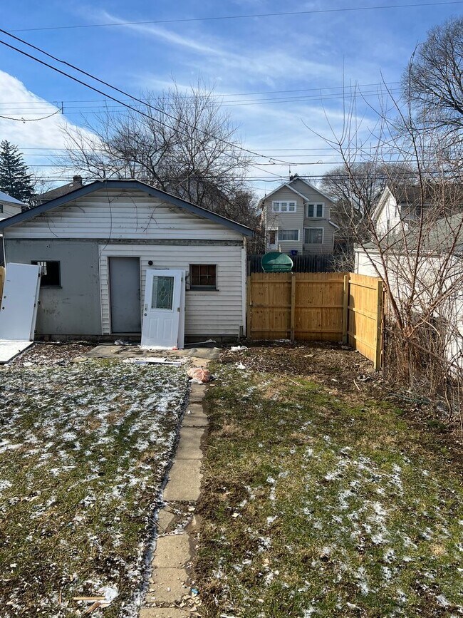 Foto del edificio - 287-289 N Burgess Ave