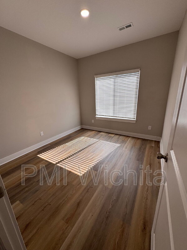 Foto del edificio - 5242 N Cypress Cir