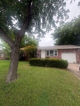 Building Photo - 404 N Dogwood St