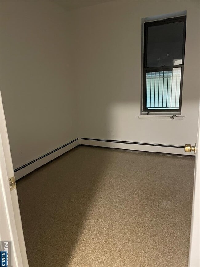 Building Photo - 101 Center St