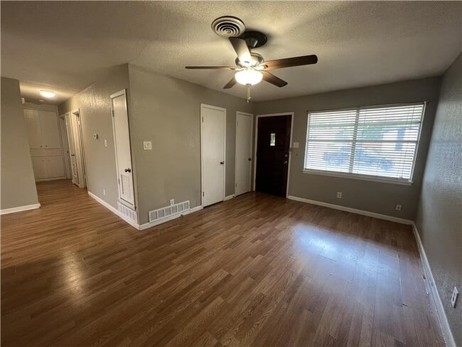 Foto del edificio - 806 Sandy Ct