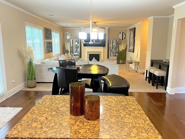 Building Photo - 6117 Golf View Crossing