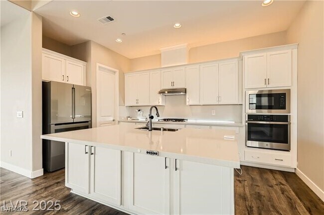 Building Photo - 728 Omaggio Pl