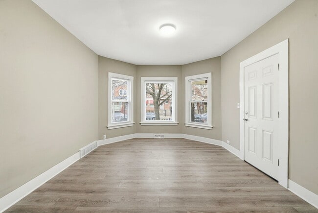 Building Photo - 1217 N Harding Ave