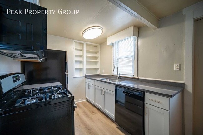 Foto del edificio - 202 1/2 W. 8th Avenue, Rear-