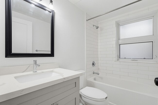Building Photo - Gorgeous 1 Bed in Durand