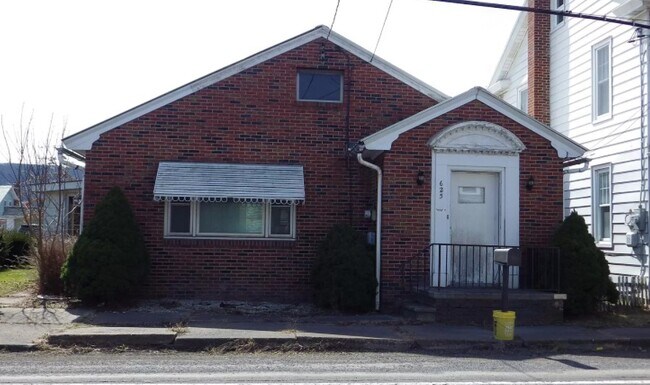 Building Photo - 625 E Main St