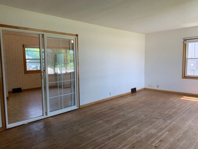 Foto del edificio - 5 Bedroom Across from NDSU!!