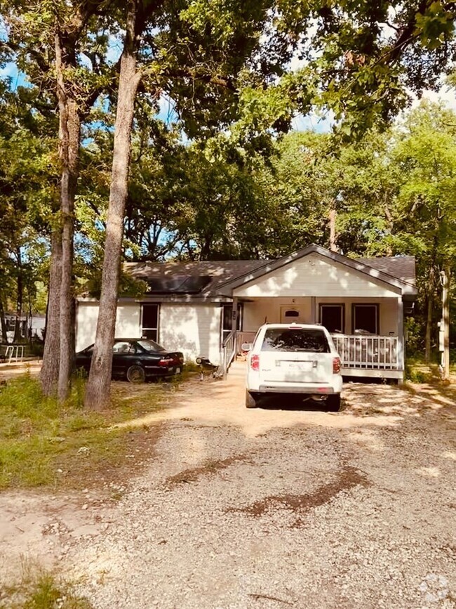 Building Photo - 132 Fernwood Dr