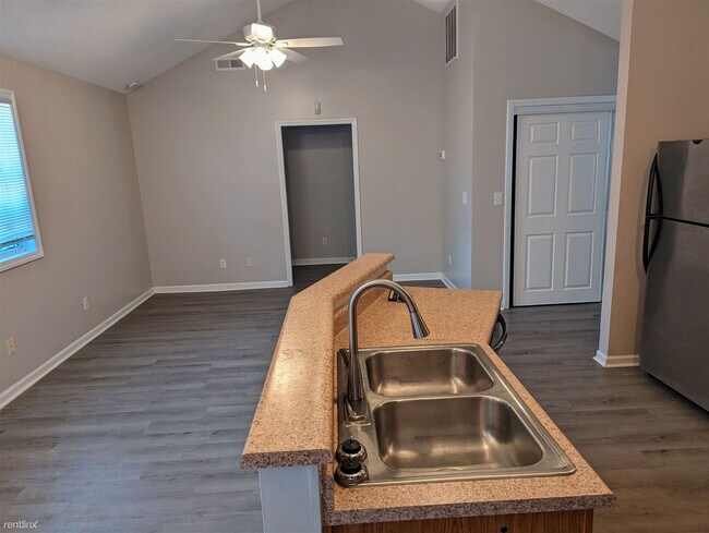 Building Photo - 3 br, 2 bath House - 2 Symbolic Court