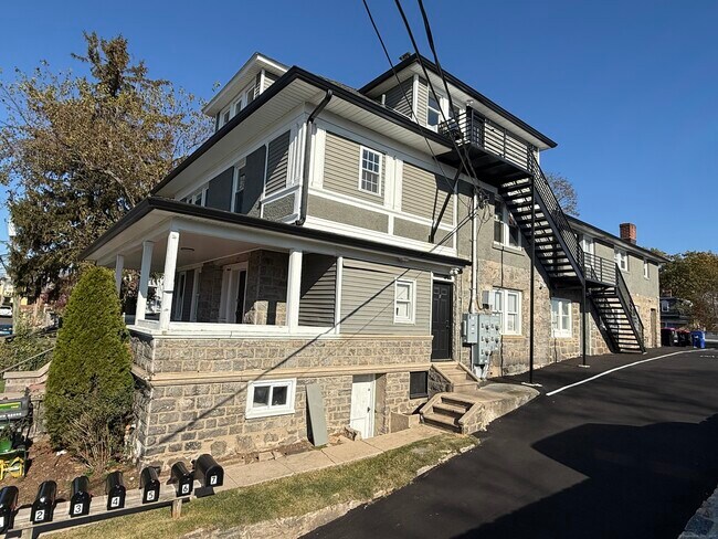 Building Photo - 213 Ely Ave