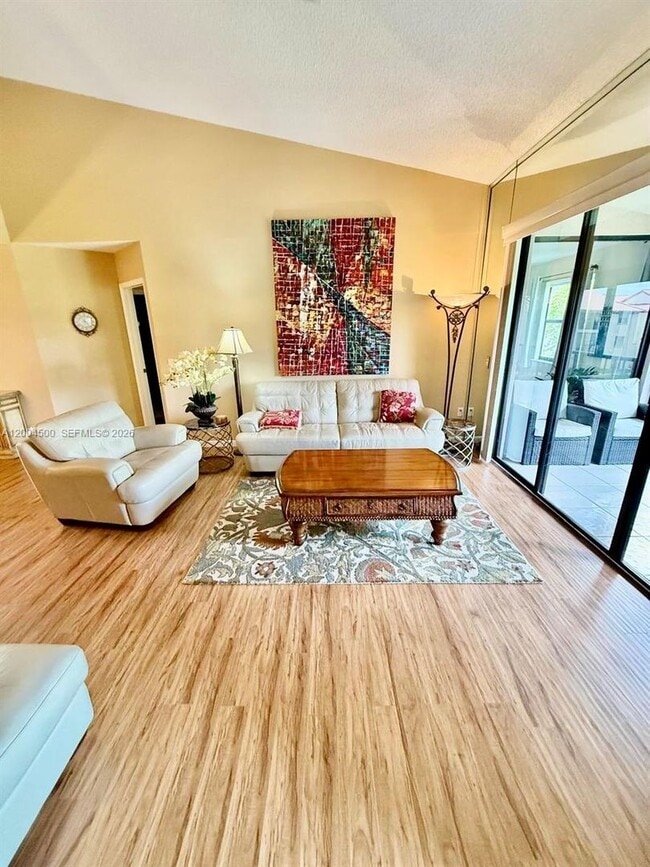 Foto del edificio - 5155 Europa Dr