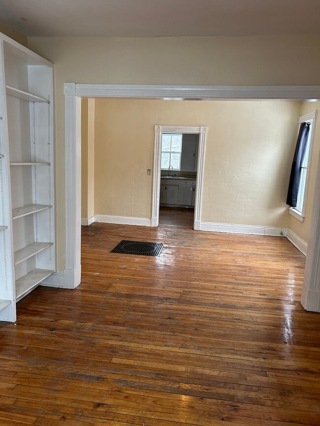 Building Photo - 3 bedrooms 1 bathroom house by Augsburg Un...