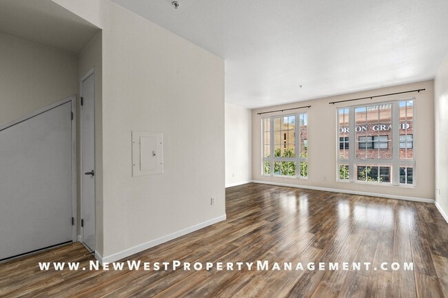 Building Photo - Light and bright Gaslamp Quarter 2-bedroom...