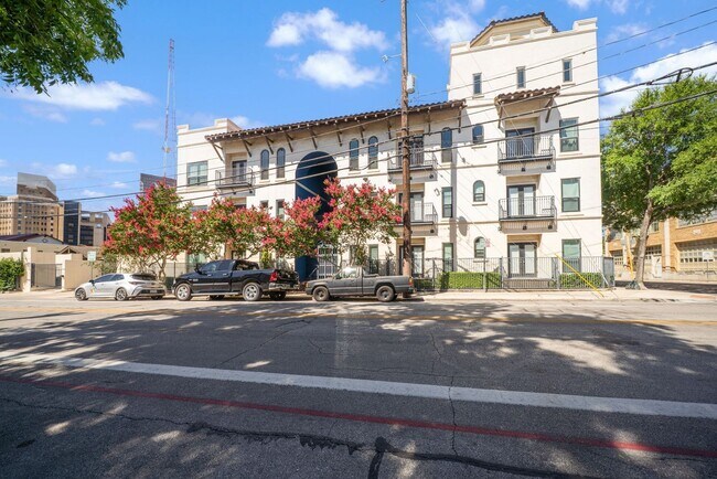 Foto del edificio - Downtown Luxury Condo with Rooftop Views -...