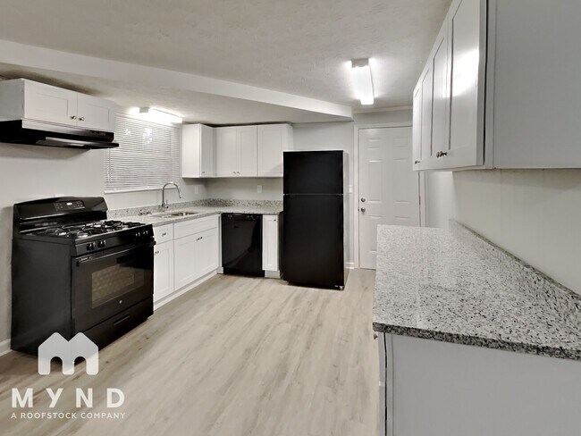 Foto del edificio - 6150 Lullwater Dr