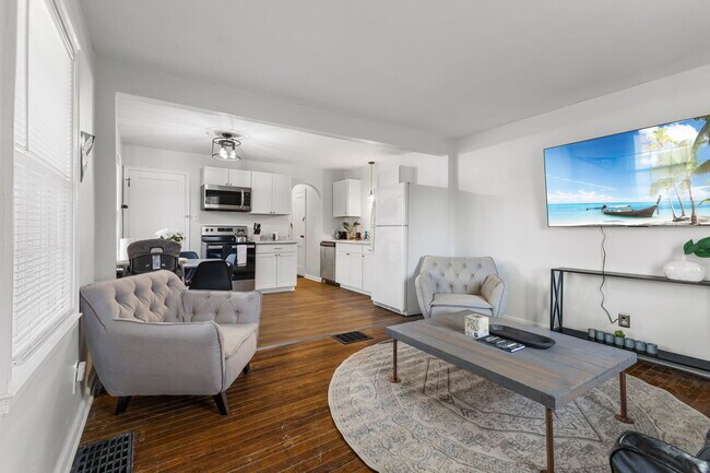 Building Photo - 445 W 49th St