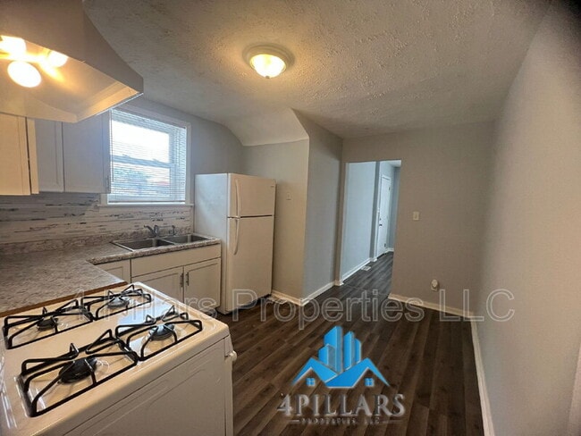 Building Photo - 1311 E Columbus Dr