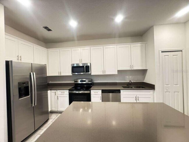 Foto del edificio - 7465 Stone Crk Trl