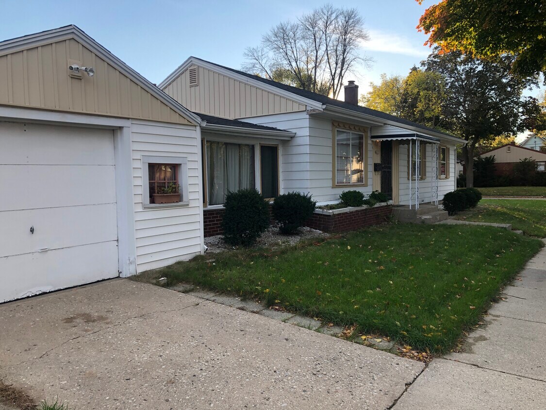 4631 W Fiebrantz Ave, Milwaukee, WI 53216 House for Rent in Milwaukee