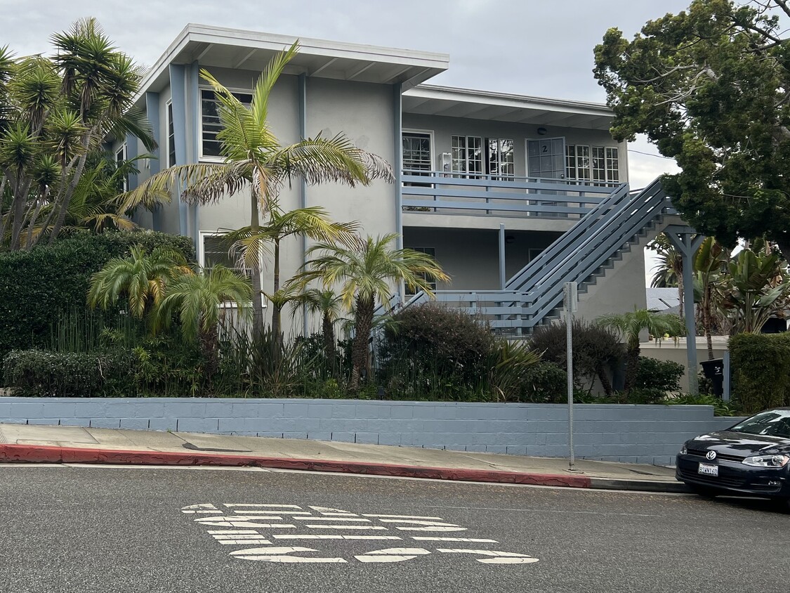 Corner of 7th and Pier Ave - 702 Pier Ave