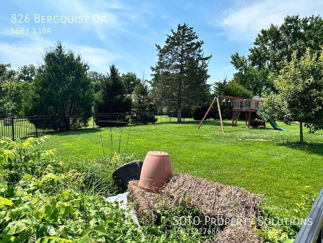 Foto del edificio - 826 Bergquist Dr