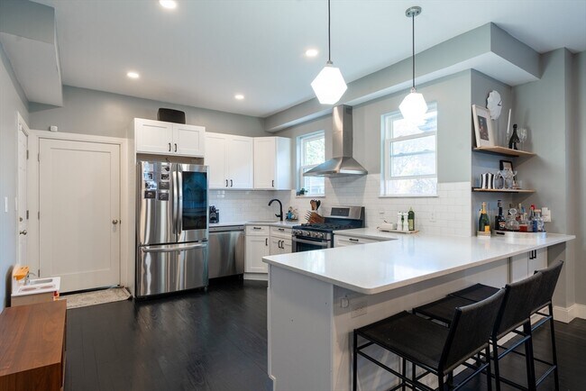 Building Photo - 16 Pasadena Rd