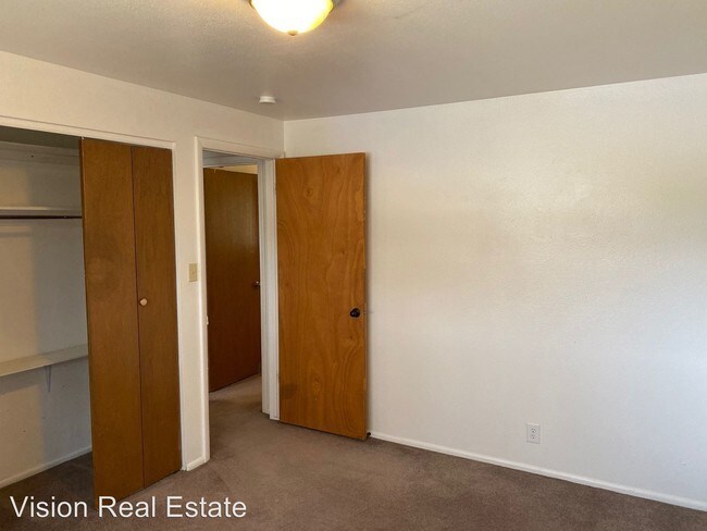 Building Photo - 1473 605 E