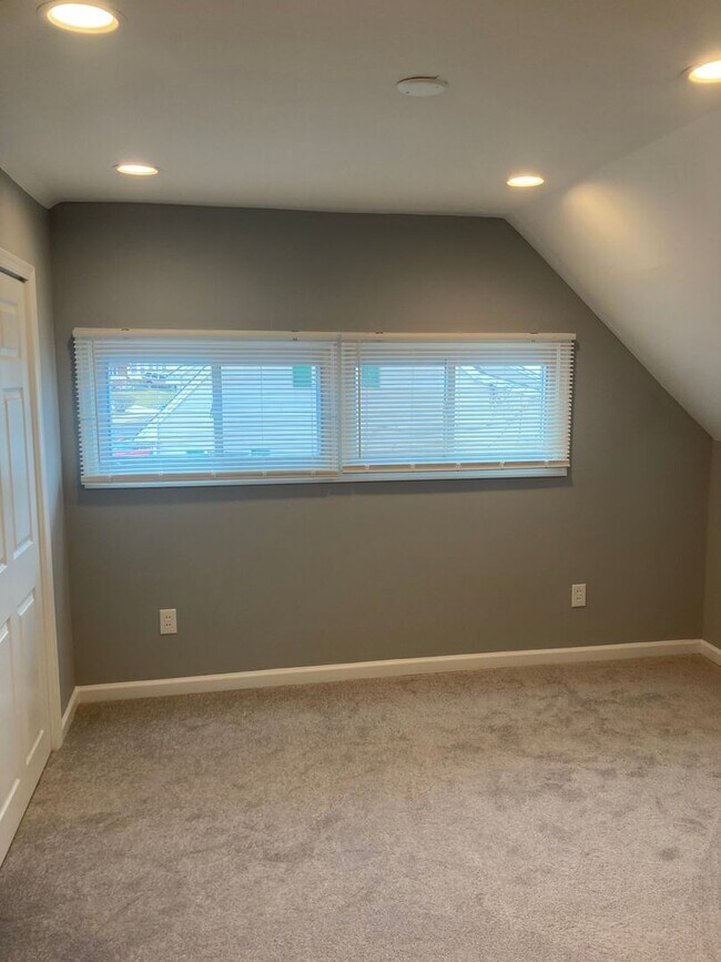 Building Photo - Beautiful fully renovated 5 beds 2 bath House